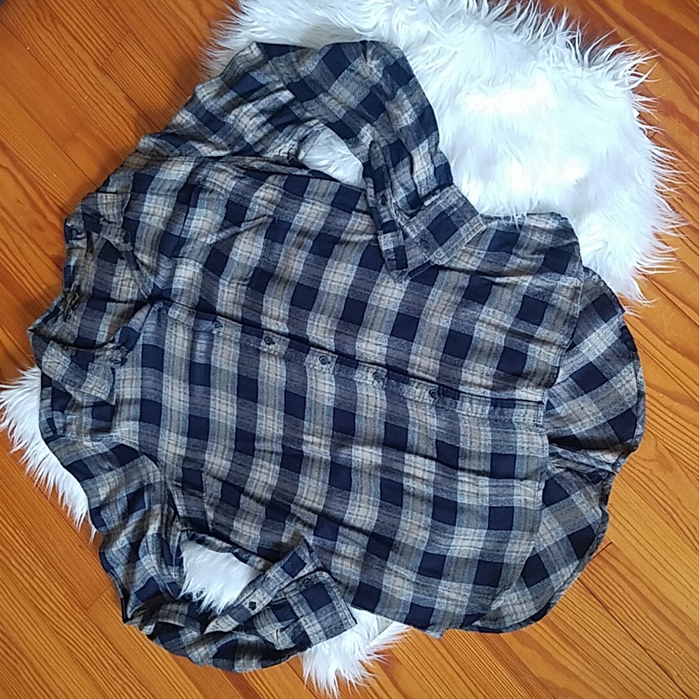 Lucky Brand Size Large Tan and Navy Plaid Buttom Up with Back Tail Buttons